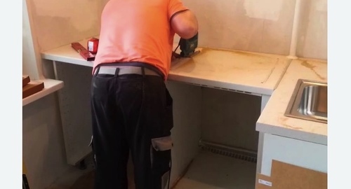 Сборка кухонного гарнитура. Светлый